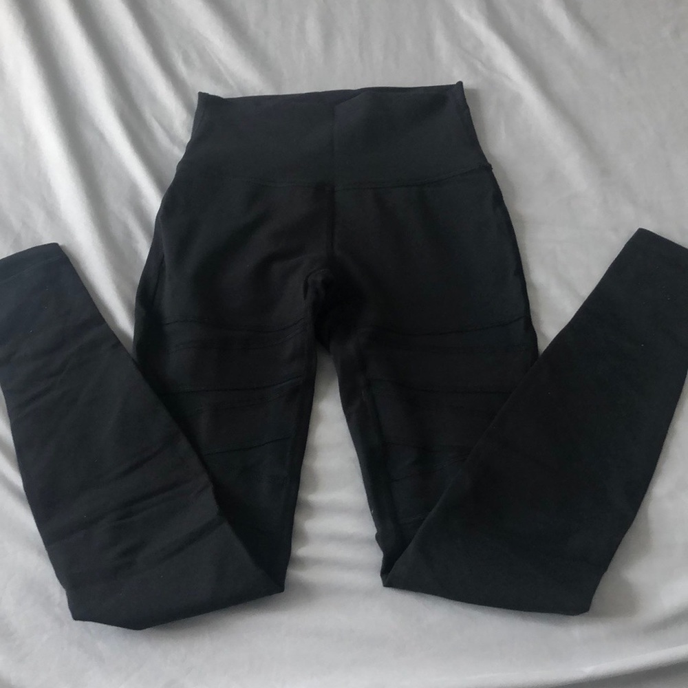 Lululemon high waistleggings with mesh cut outs